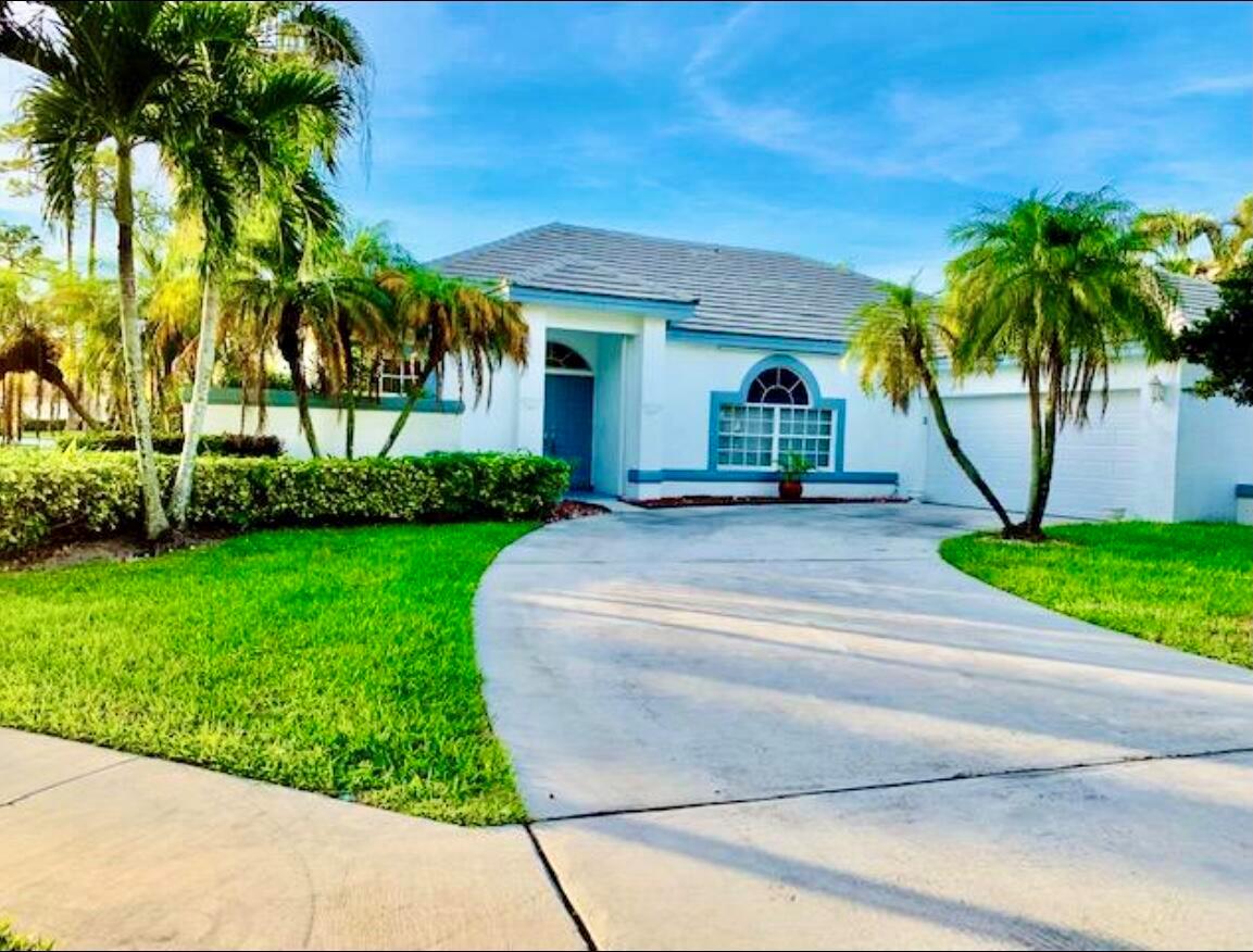 Amazing home for rent in the wonderful Emerald Forest Community! Home is situated on a large corner lot. NEW ROOF just installed ! Lots of upgrades throughout the home, spacious living areas and vaulted ceilings. Open floor plan with updated gourmet kitchen, stainless steel appliances.All bedrooms have beautiful wood flooring and updated bathrooms.Huge screened in patio, perfect for family and pets. Lots of storage space throughout the house.Huge extended garage with cabinet space. Beautiful and quiet location across the street from the lake. A rated schools, close to entertainment, equestrian venues, shopping, dining, community park.