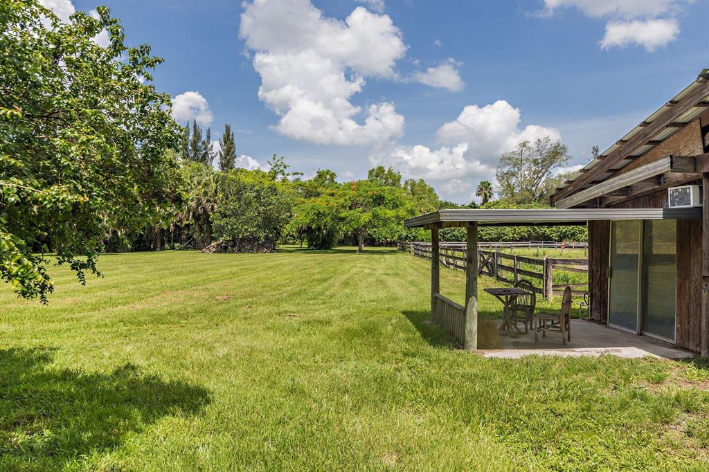 LOXAHATCHEE GROVES - Residential
