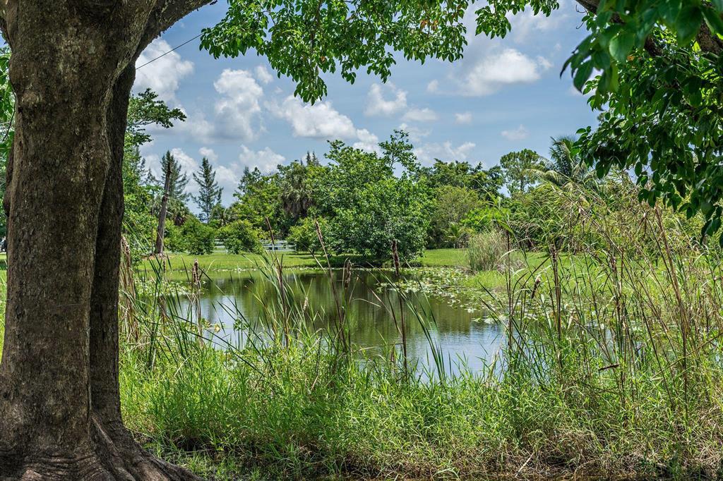 LOXAHATCHEE GROVES - Residential
