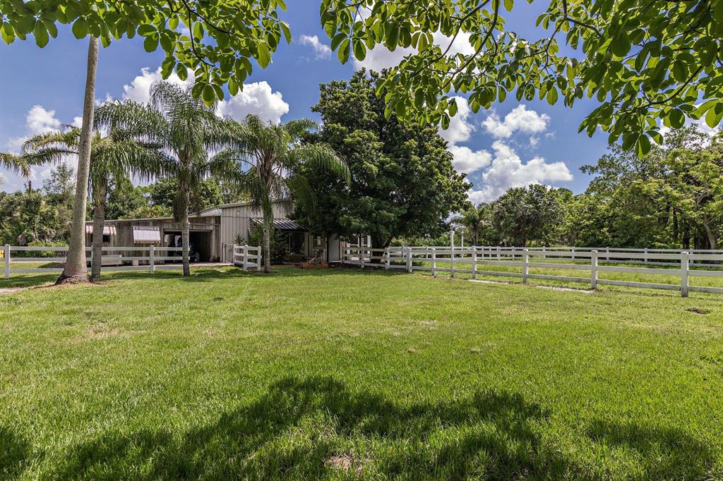LOXAHATCHEE GROVES - Residential