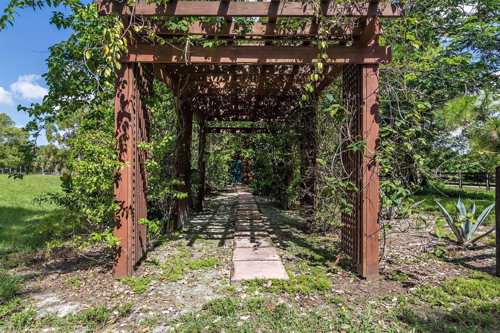 LOXAHATCHEE GROVES - Residential