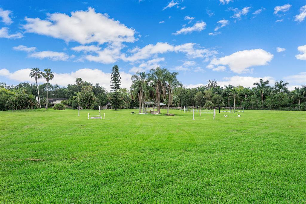 LOXAHATCHEE GROVES - Residential