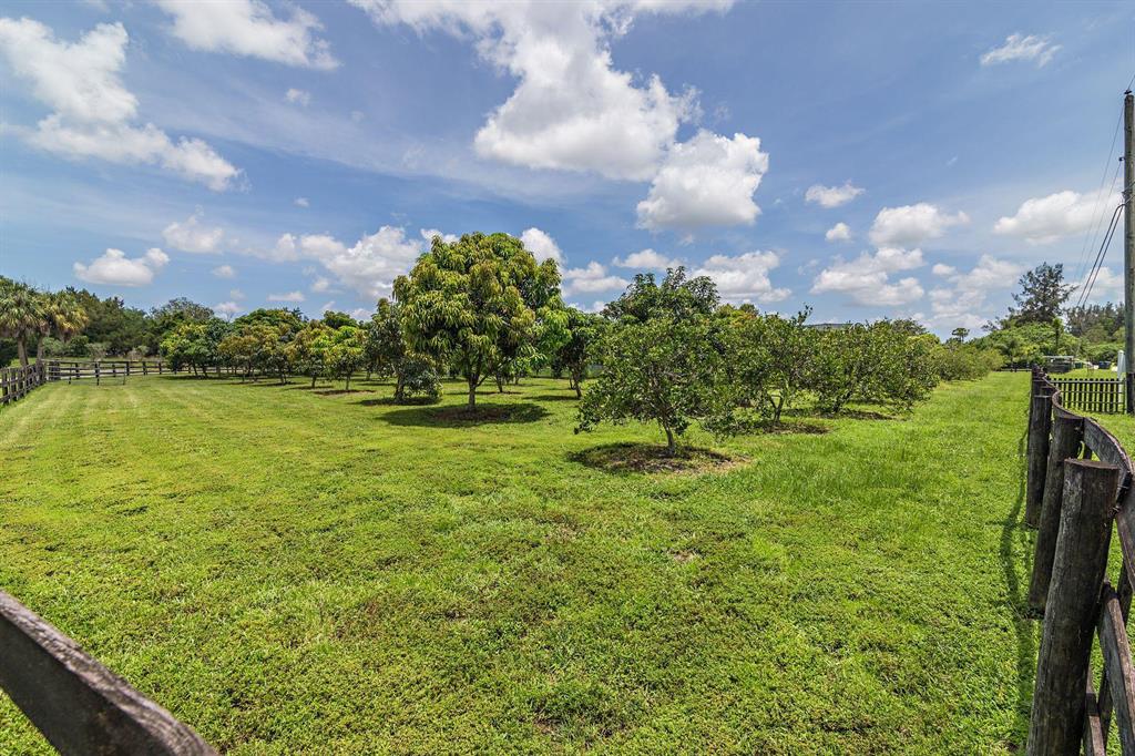 LOXAHATCHEE GROVES - Residential