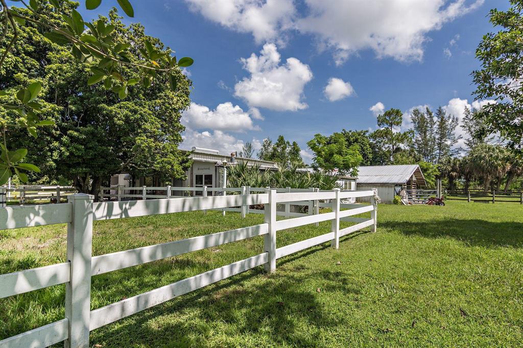 LOXAHATCHEE GROVES - Residential