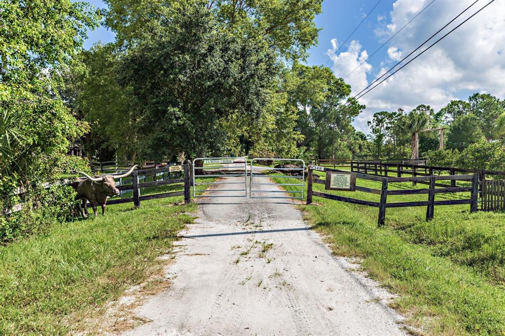LOXAHATCHEE GROVES - Residential