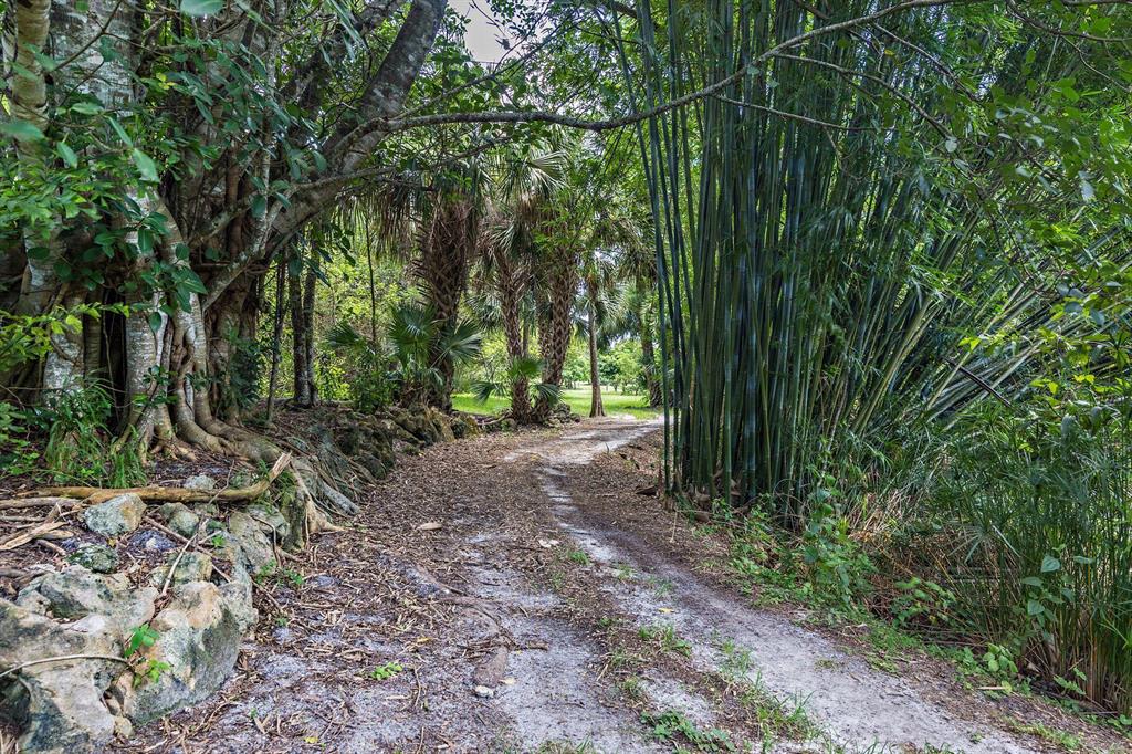 LOXAHATCHEE GROVES - Residential