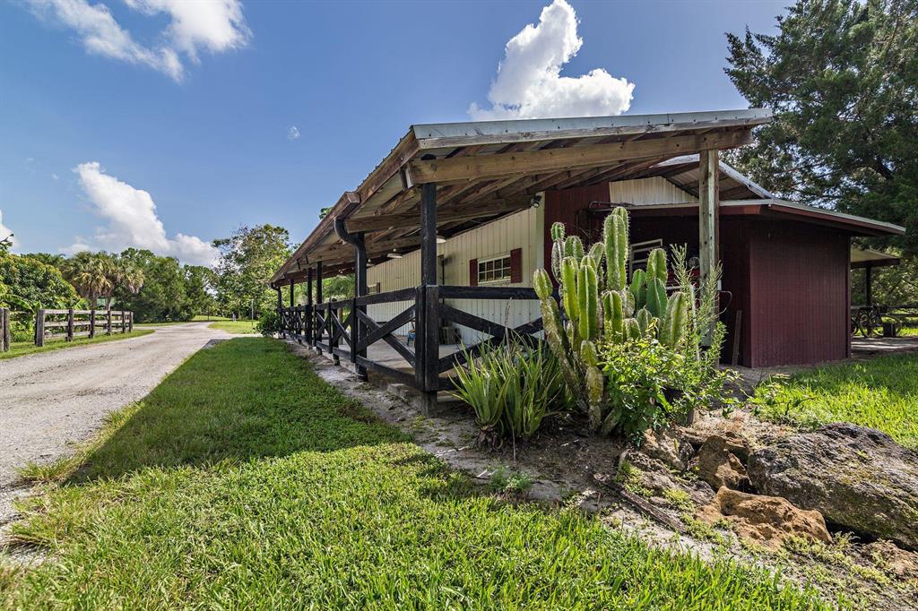 LOXAHATCHEE GROVES - Residential
