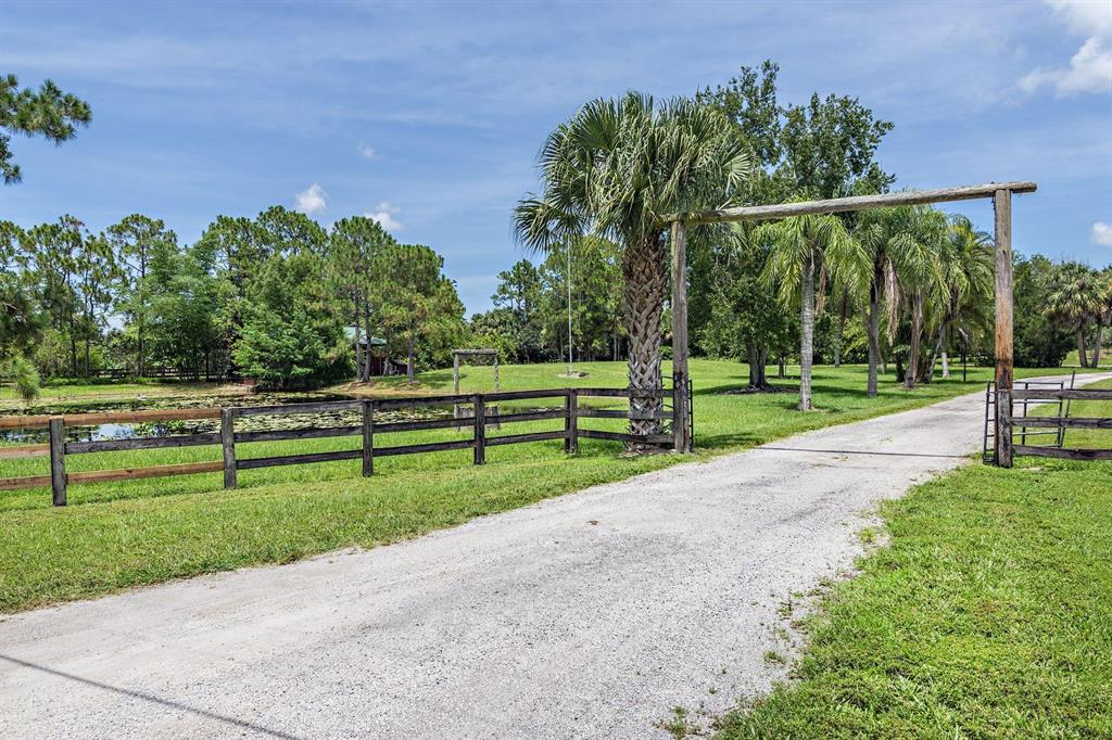 LOXAHATCHEE GROVES - Residential