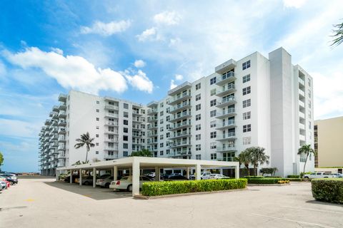 Condominium in Palm Beach FL 3450 Ocean Boulevard Blvd 31.jpg