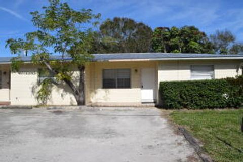 Photo of 800 Kanner Drive, Fort Pierce, FL 34982 (MLS # B26012253)