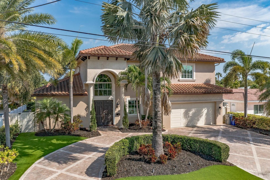 Photo of 2461 SE 10th Street, Pompano Beach, FL 33062 (MLS # F10427298)
