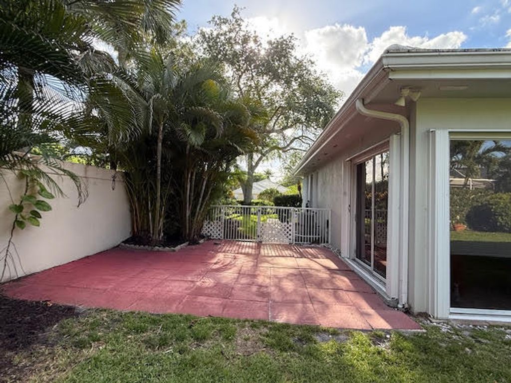 Photo of 8773 Wakefield Drive, Palm Beach Gardens, FL 33410 (MLS # B26018055)