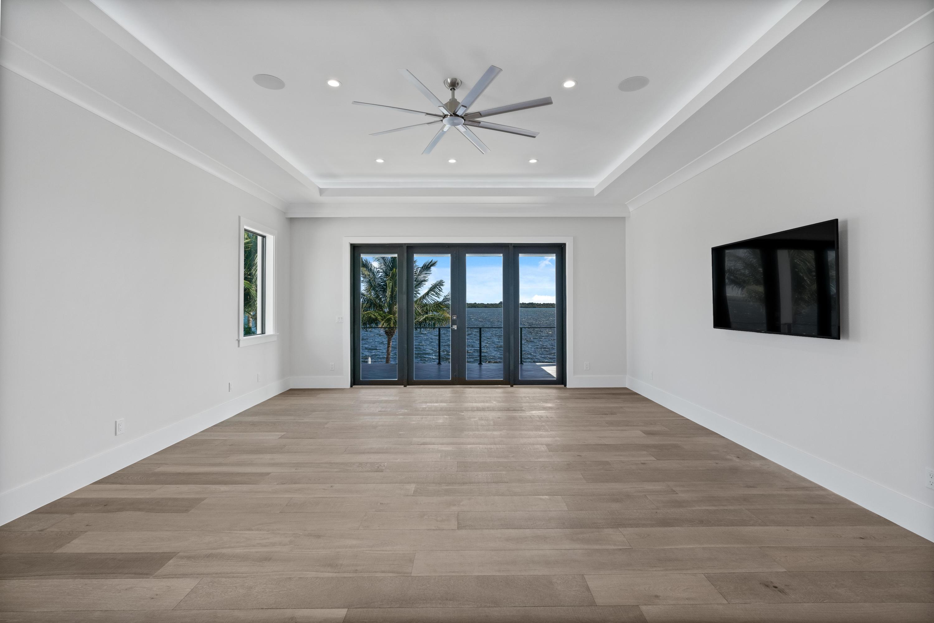 YACHT CLUB - Residential