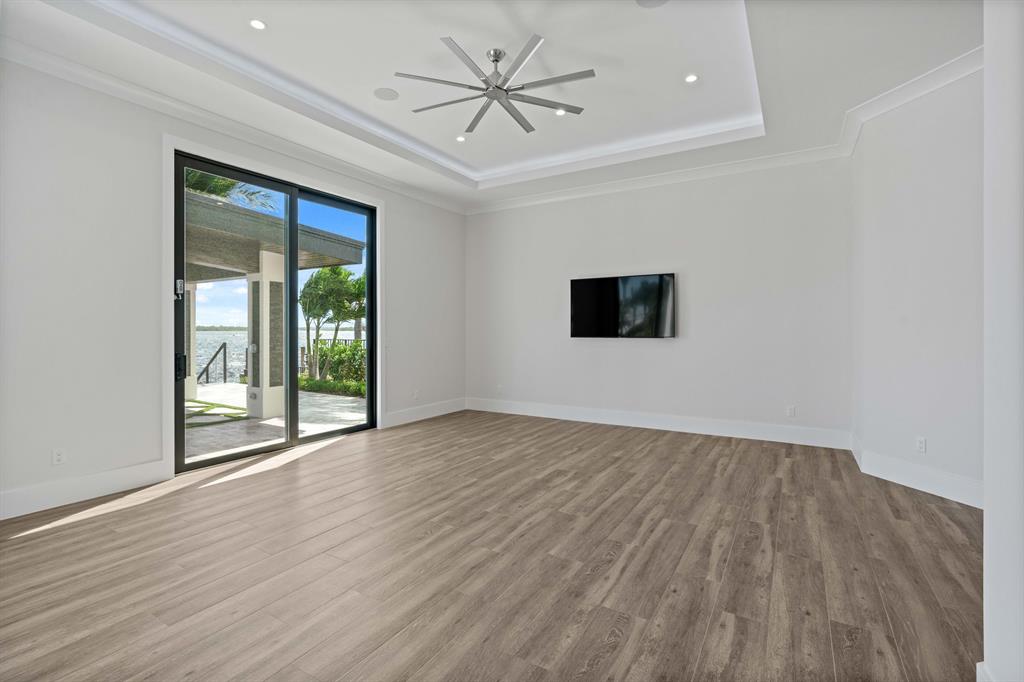 YACHT CLUB - Residential