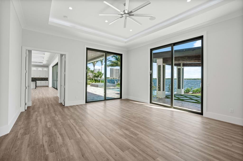 YACHT CLUB - Residential