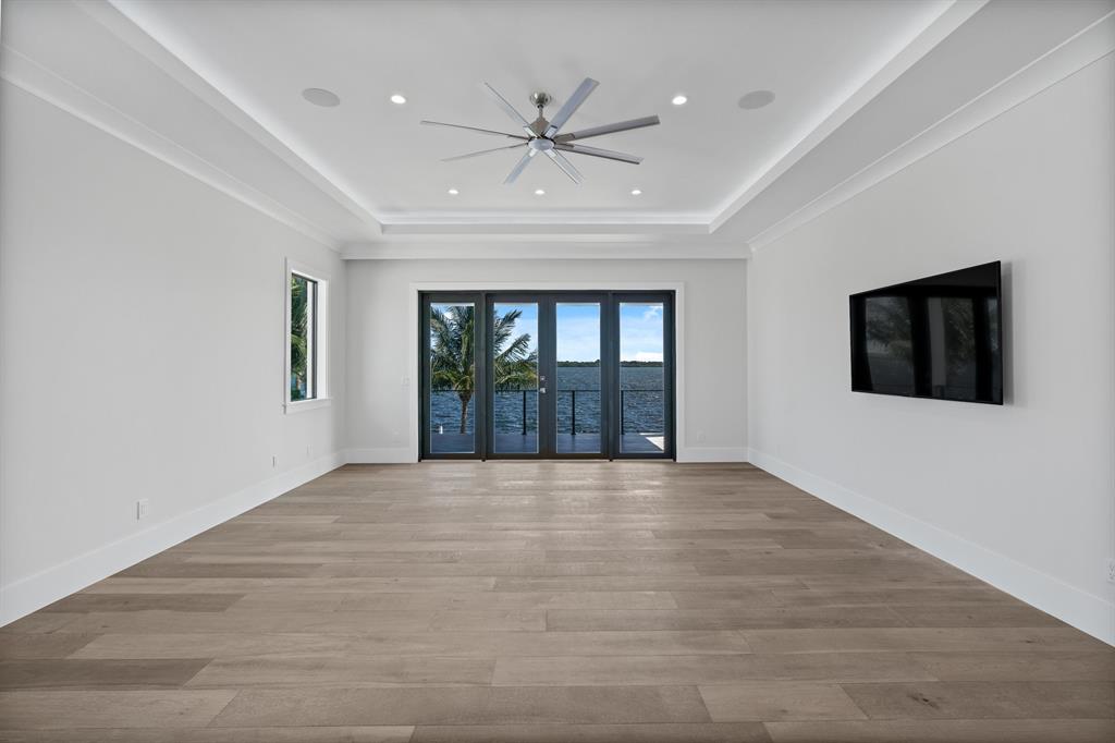 YACHT CLUB - Residential