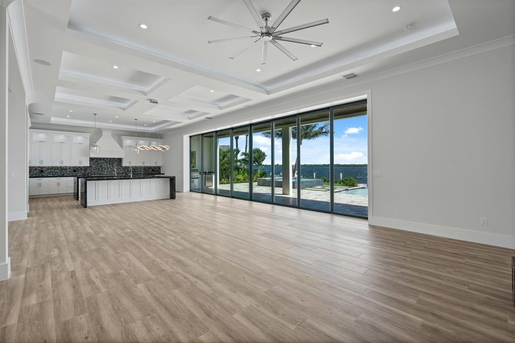 YACHT CLUB - Residential