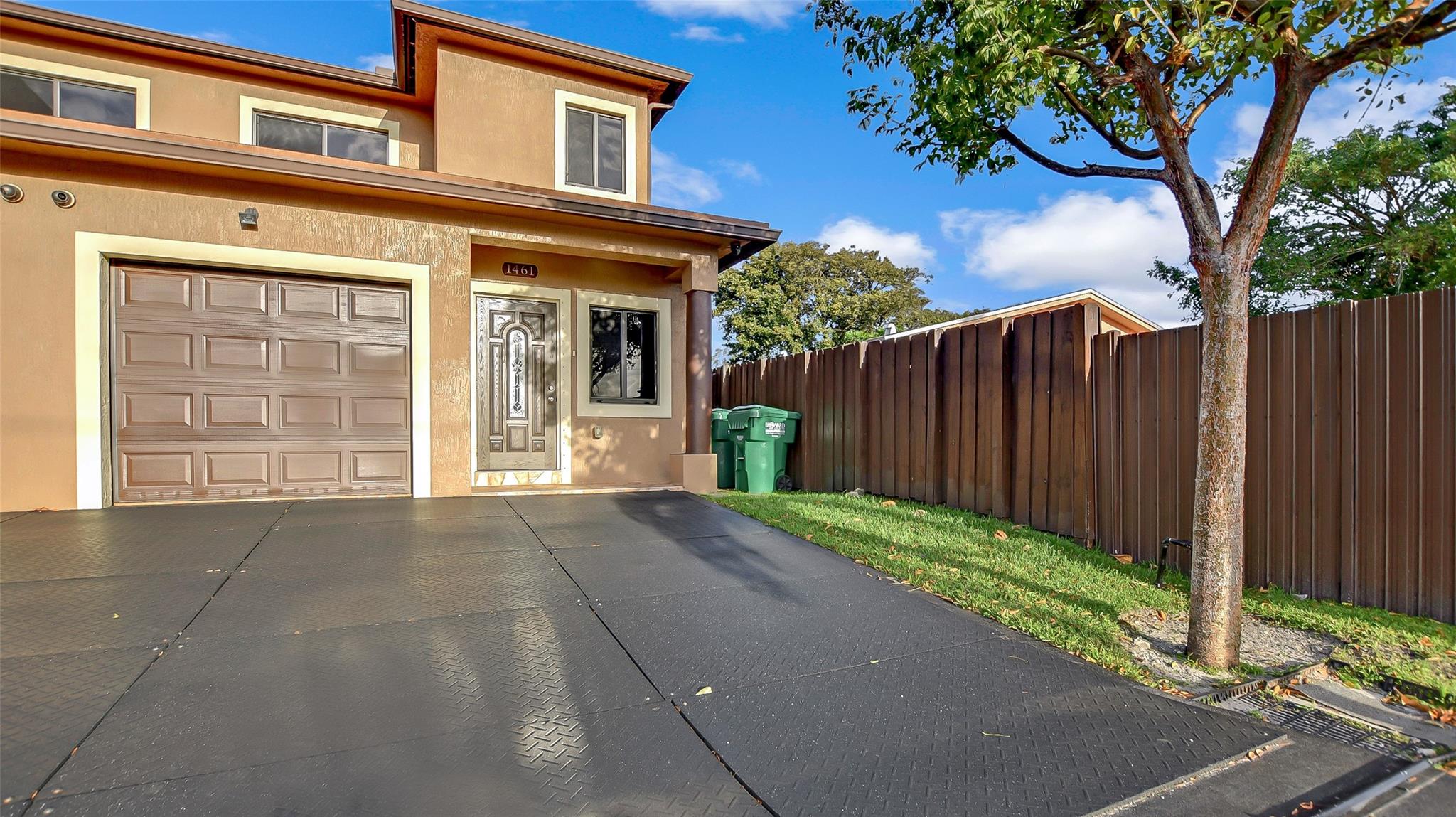 1461 SW 40th Ter