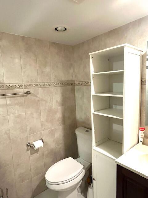 KINGS POINT NORMANDY COND - Residential Lease