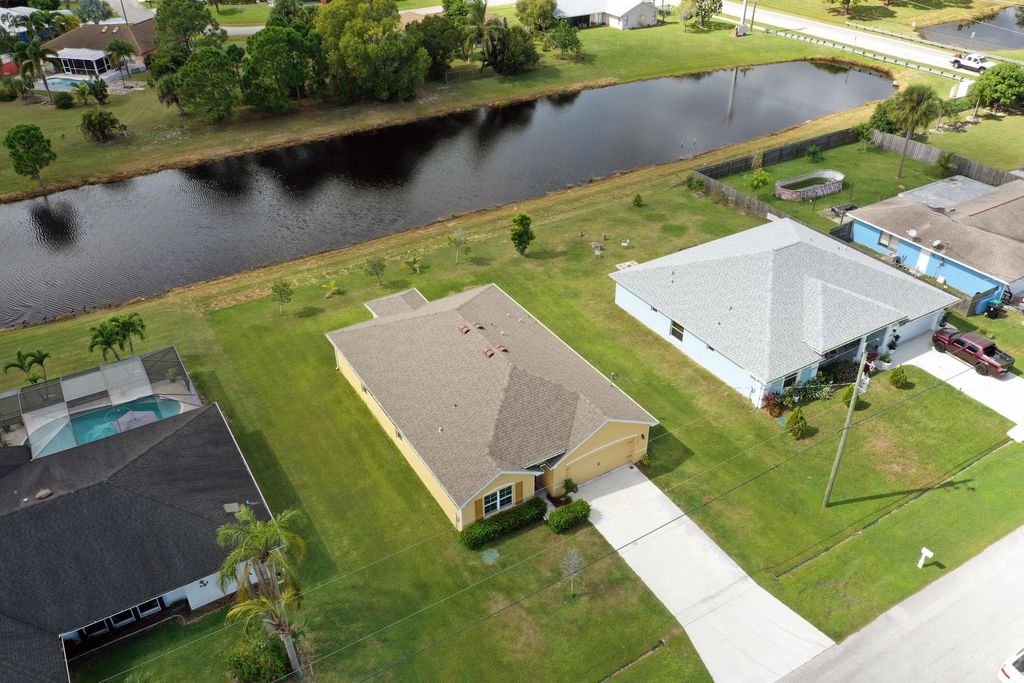 Photo of 2126 SE Camden Street, Port Saint Lucie, FL 34952 (MLS # R10921881)