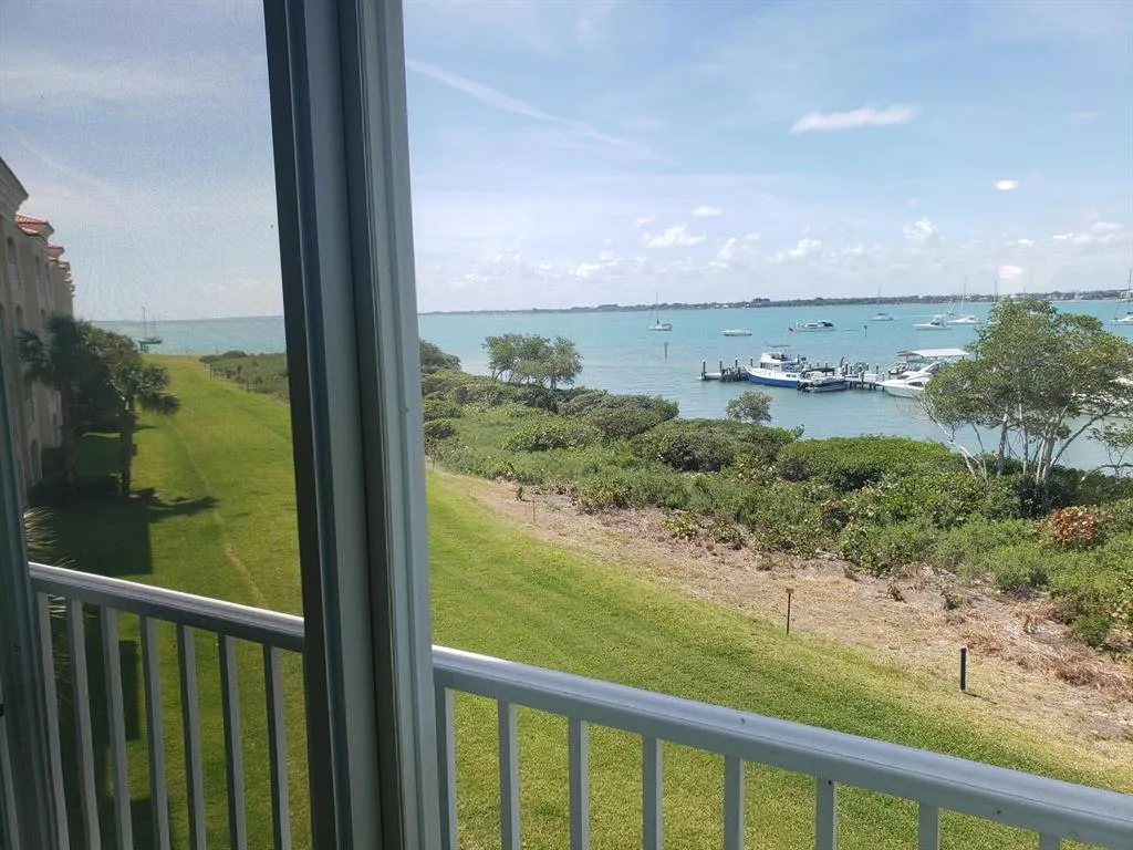 34 Harbour Isle Dr W Unit 301