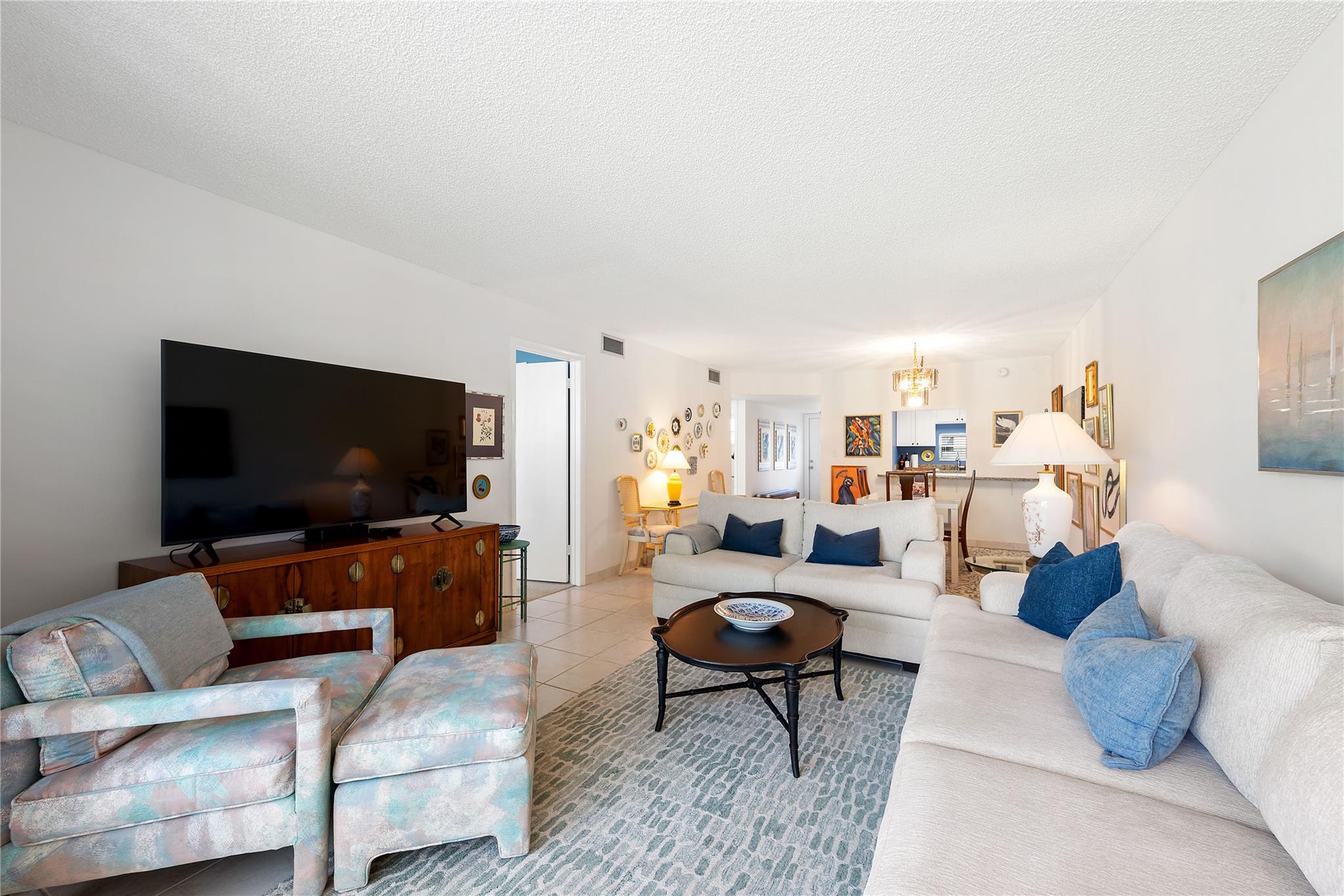 HOLLYBROOK GOLF & TENNIS - Residential