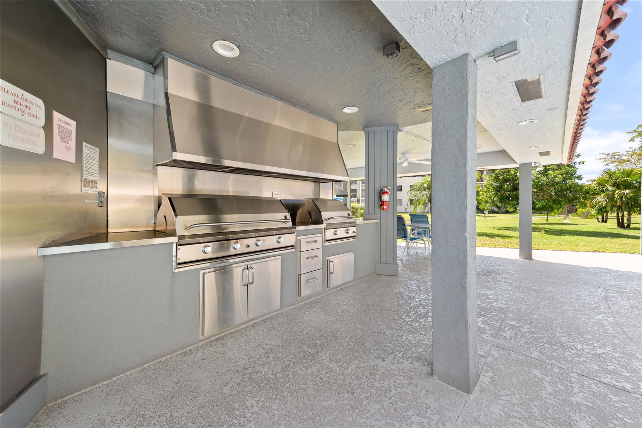 HOLLYBROOK GOLF & TENNIS - Residential