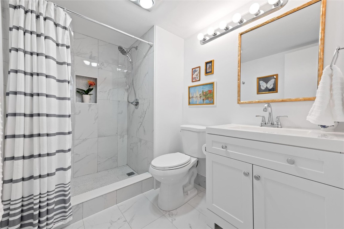 HOLLYBROOK GOLF & TENNIS - Residential