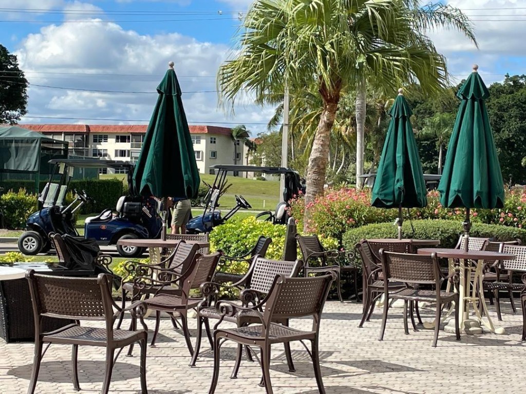 HOLLYBROOK GOLF & TENNIS - Residential