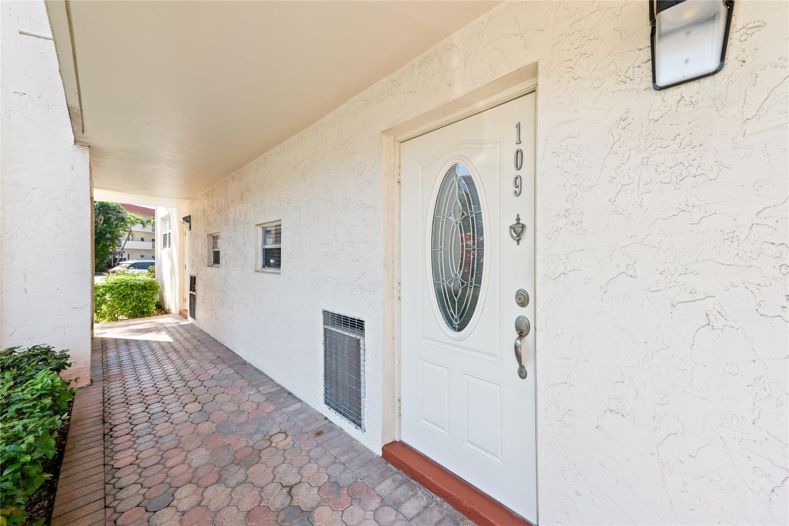 HOLLYBROOK GOLF & TENNIS - Residential