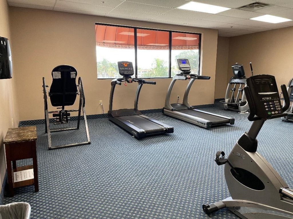 HOLLYBROOK GOLF & TENNIS - Residential