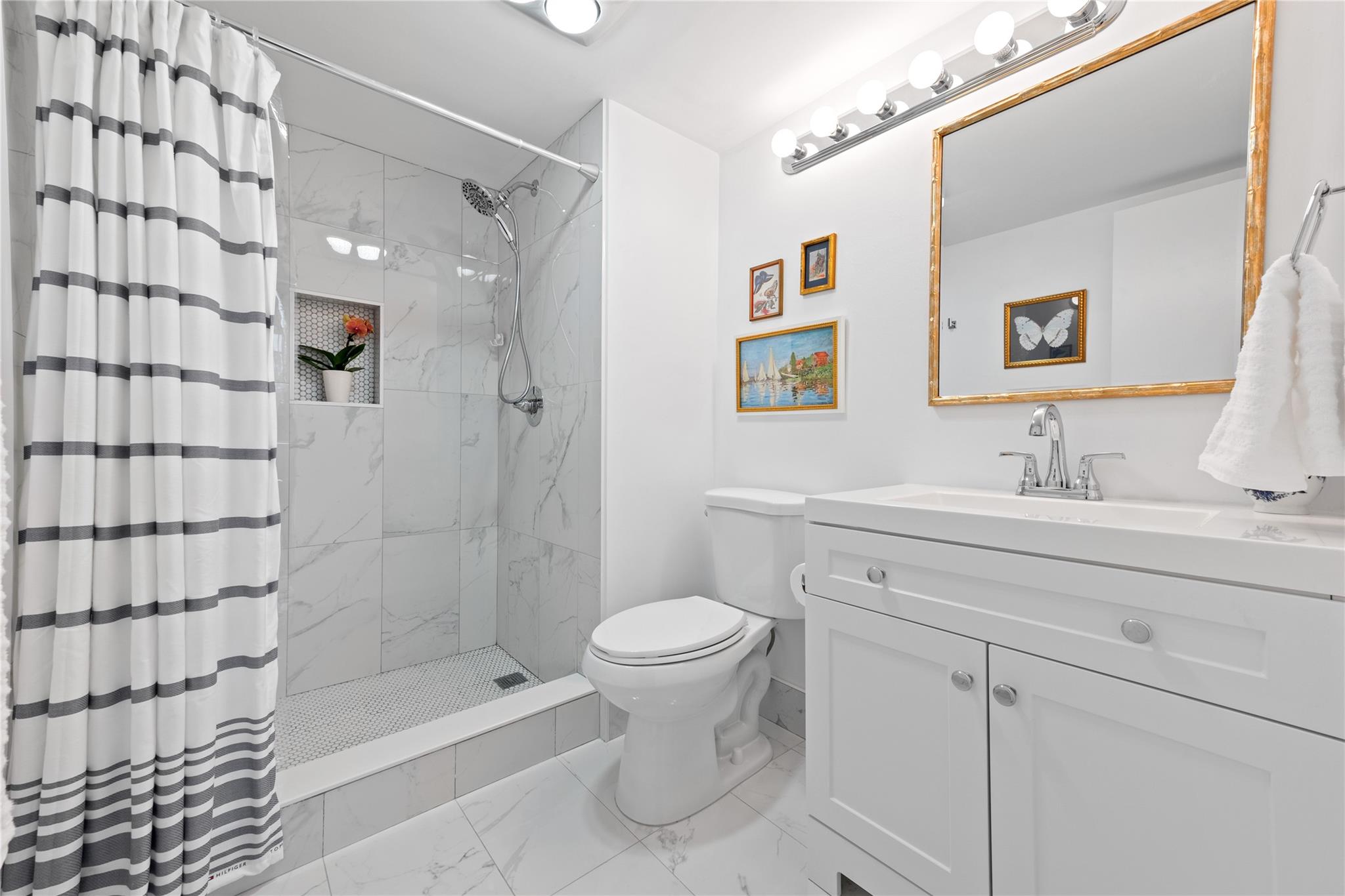 HOLLYBROOK GOLF & TENNIS - Residential