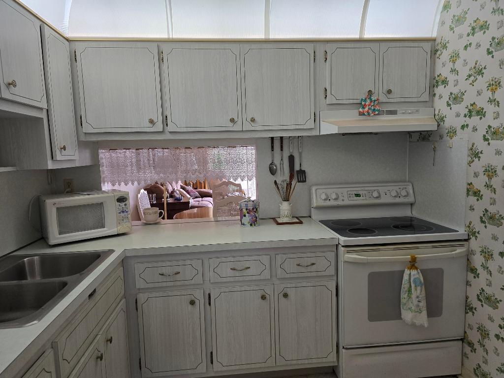 LAKE CLARKE GARDENS CONDO 8 - Residential