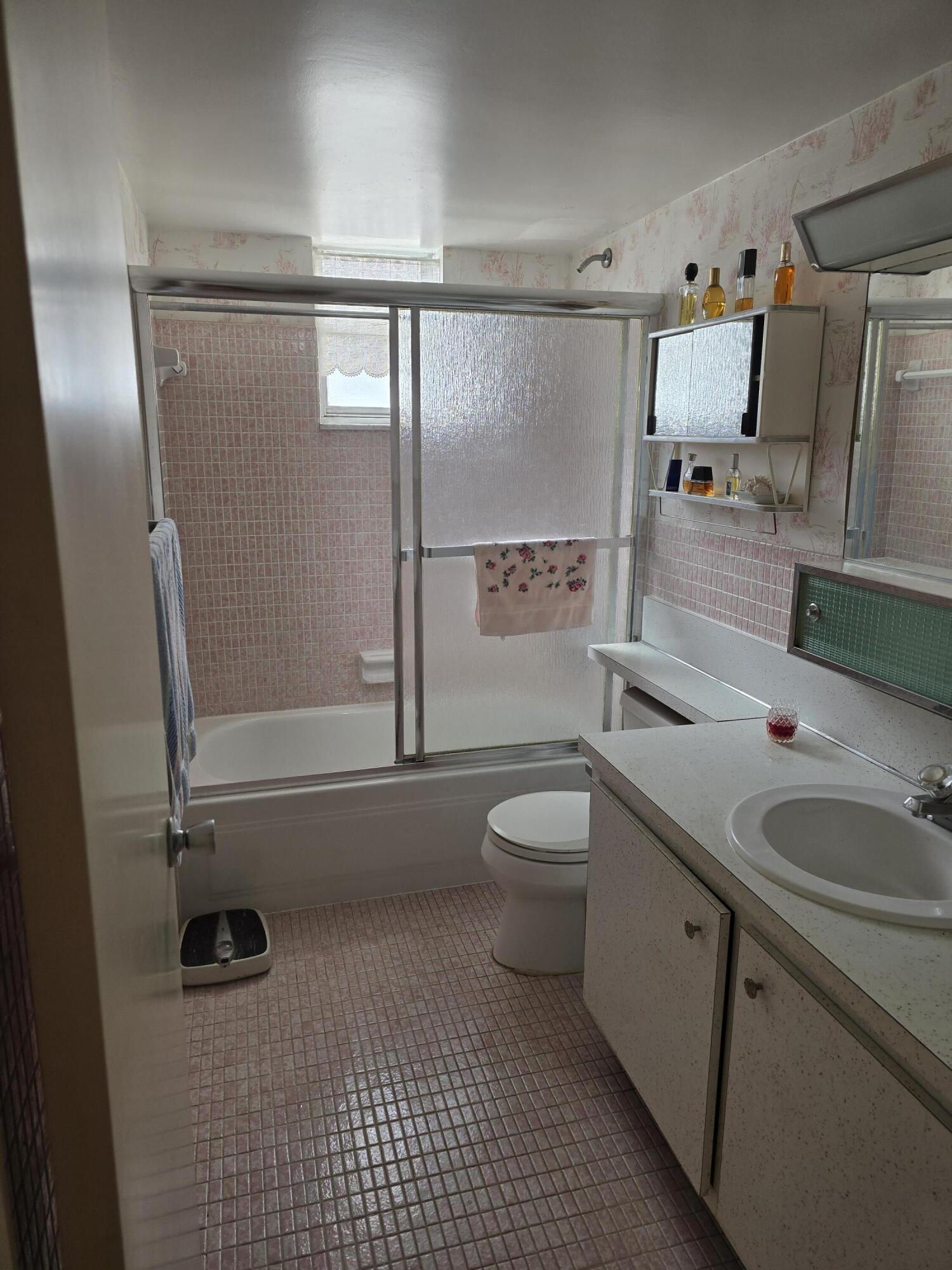 LAKE CLARKE GARDENS CONDO 8 - Residential