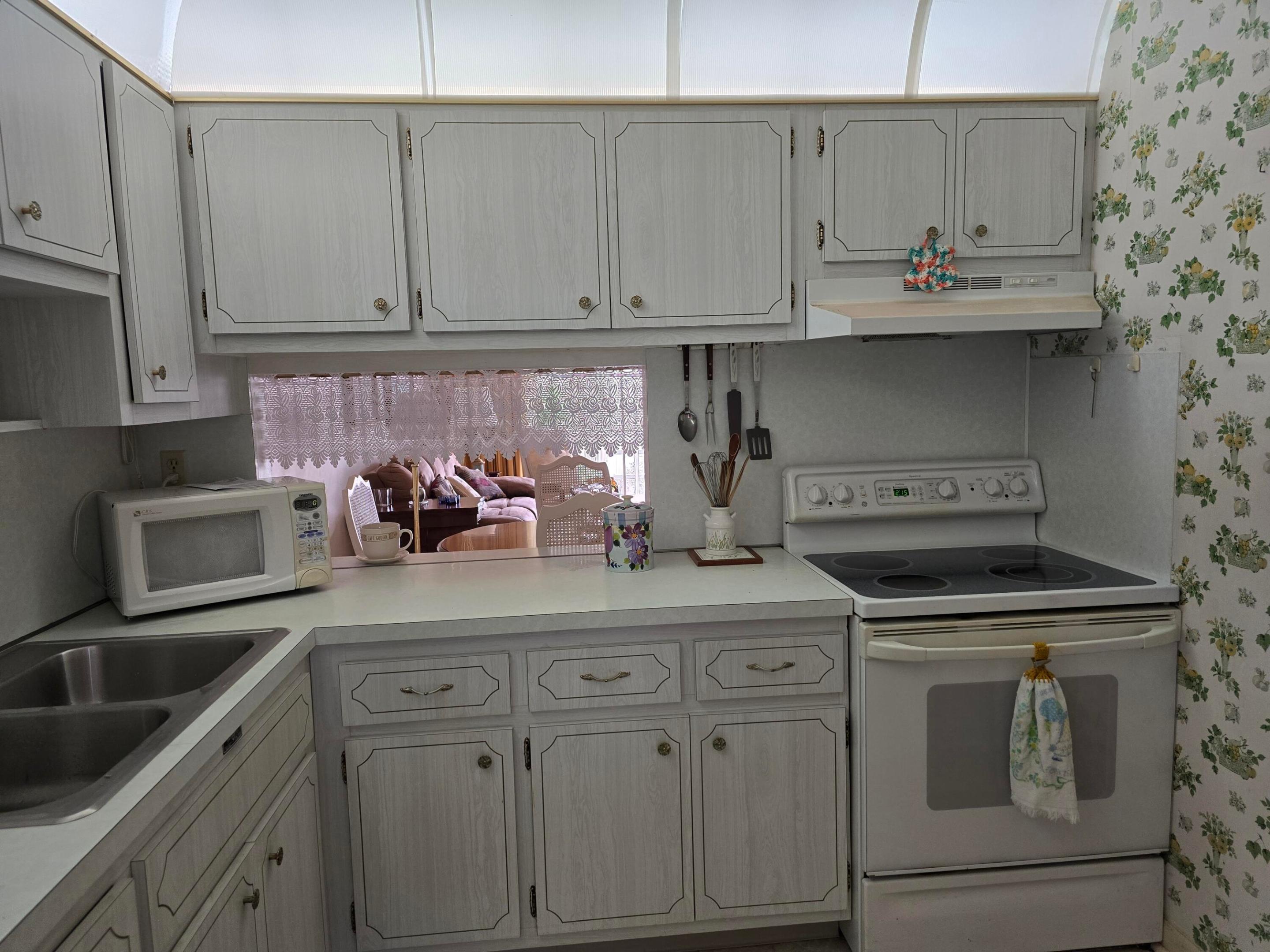 LAKE CLARKE GARDENS CONDO 8 - Residential