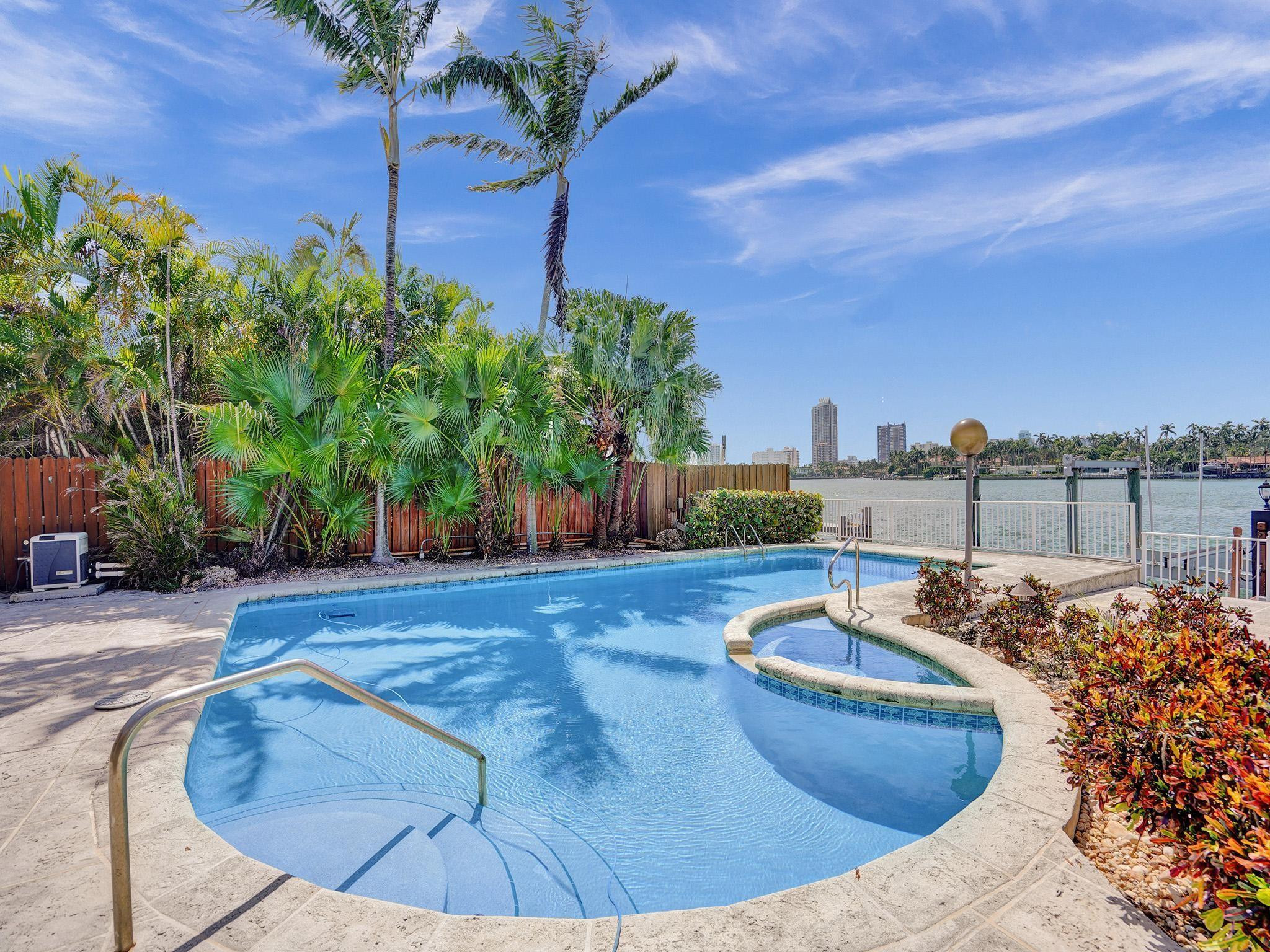 Ocean Side Sec Isle Norma - Residential