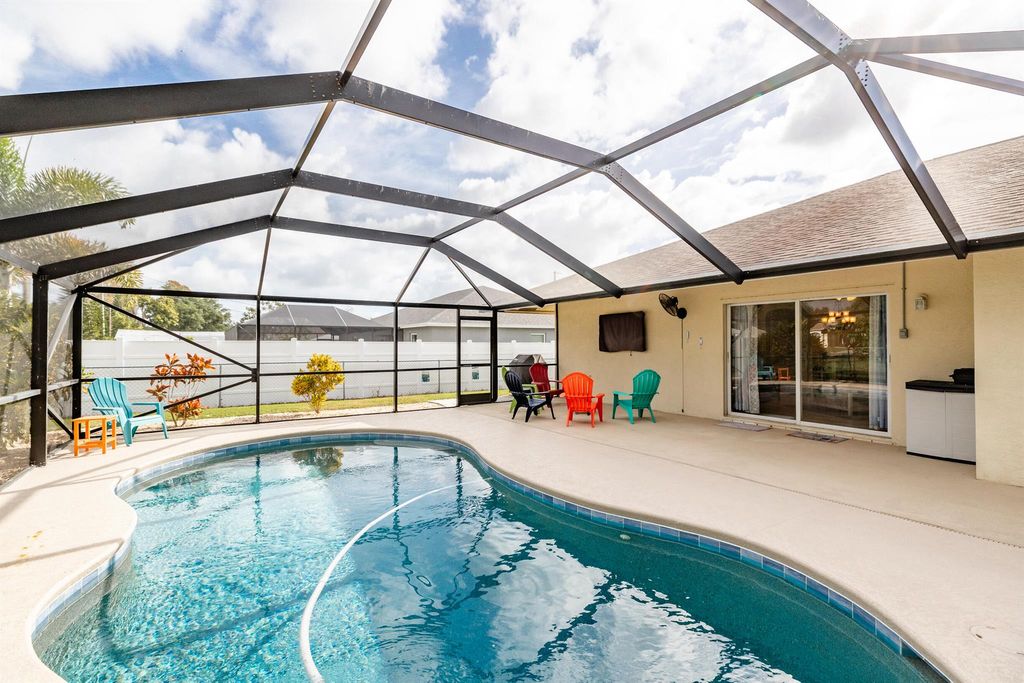 Photo of 133 NE Dominican Terrace, Port Saint Lucie, FL 34983 (MLS # R10955296)