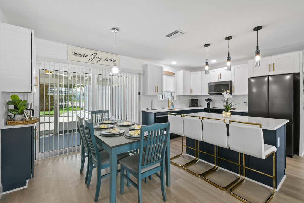 Photo of 19005 SE SOUTHGATE Drive, Jupiter, FL 33469 (MLS # B26061290)