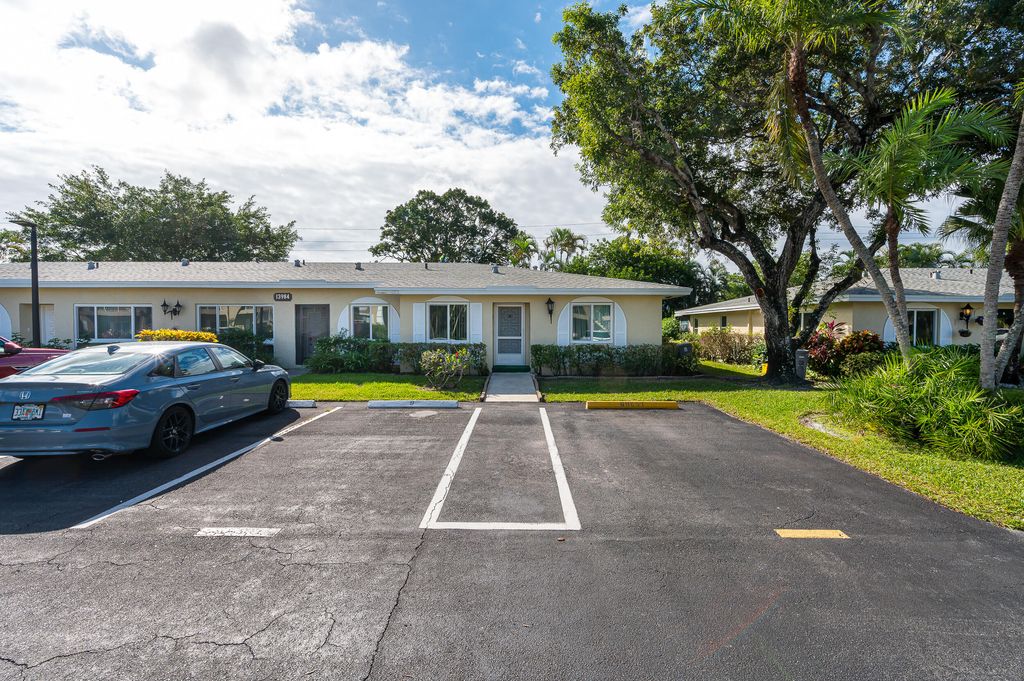 Photo of 13984 Via Flora #D, Delray Beach, FL 33484 (MLS # R11163464)