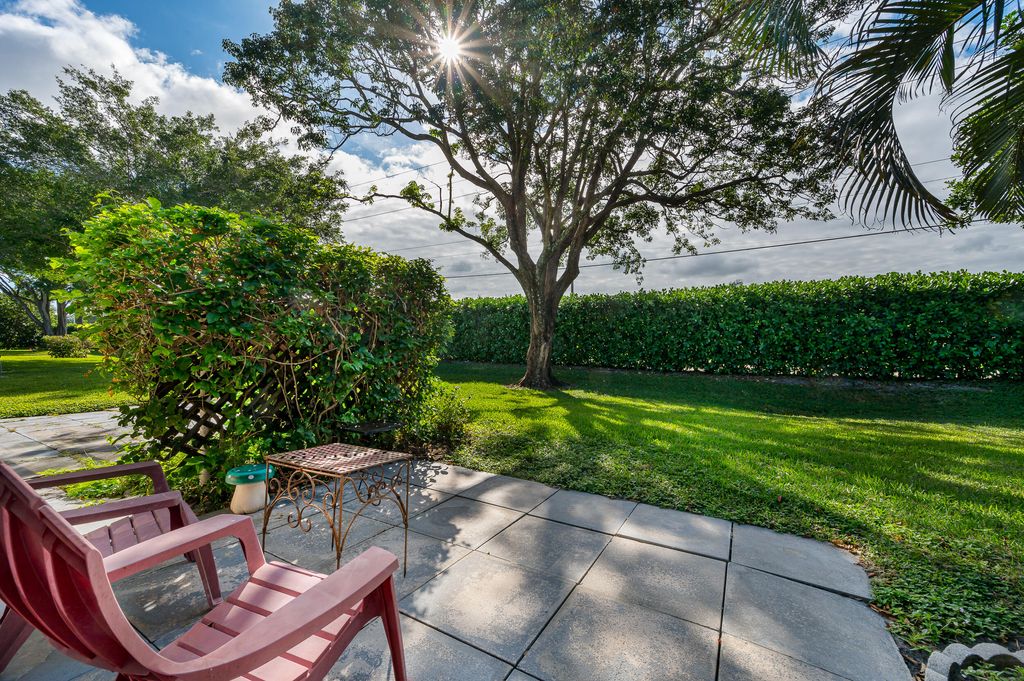 Photo of 13984 Via Flora #D, Delray Beach, FL 33484 (MLS # R11163464)