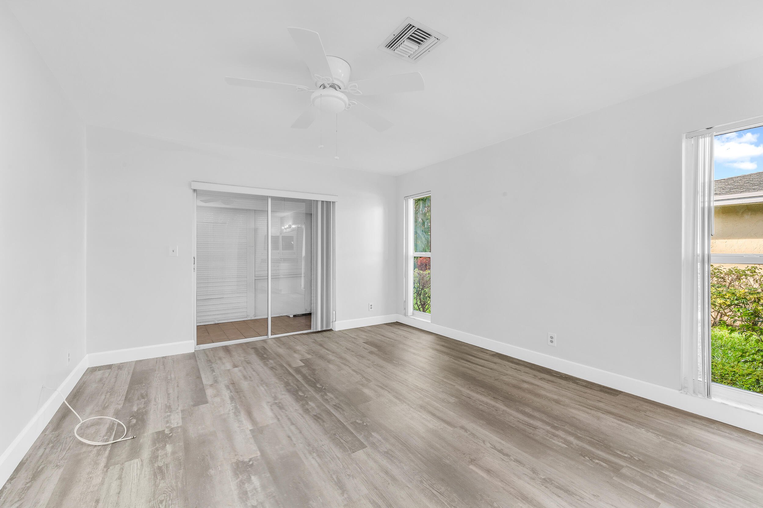 PALM GREENS AT VILLA DEL RAY CONDO II - Residential Lease