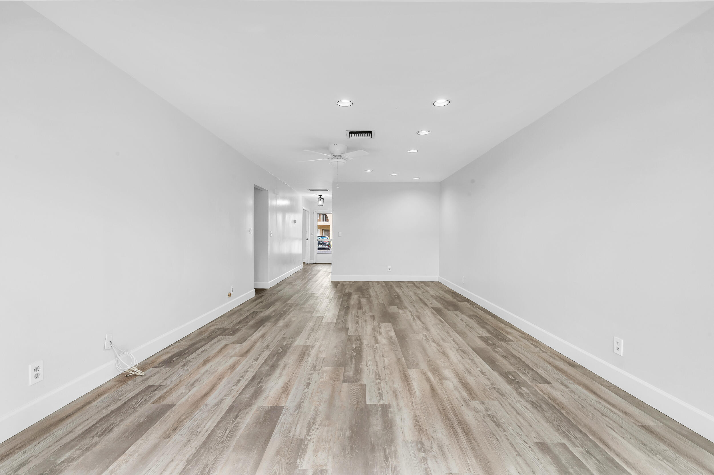 PALM GREENS AT VILLA DEL RAY CONDO II - Residential Lease