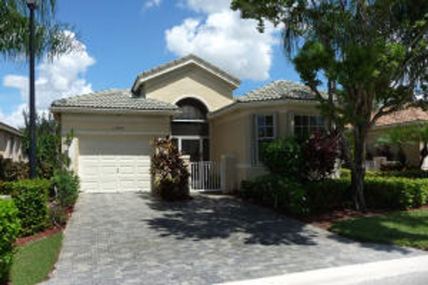 Lakefront beauty, open floor plan, nicely upgraded! Pristine condition. Granite kitchen with wood cabinets, chair rail moldings. Neutral tile floor on diagonal, accordion hurricane shutters, screened front enclosure. Spacious Master Suite with 2 walk-in closets, Roman tub, separate shower 2 vanities. A/C new in 2011. Third Bedroom is Den. Vizcaya is a guard gated community with active clubhouse including resort style pool and spa, 6 Har-Tru tennis courts, fitness center, ballroom, billiards, bocce court, more! Best location on Atlantic Avenue, a short ride to beaches and downtown Delray nightlife.