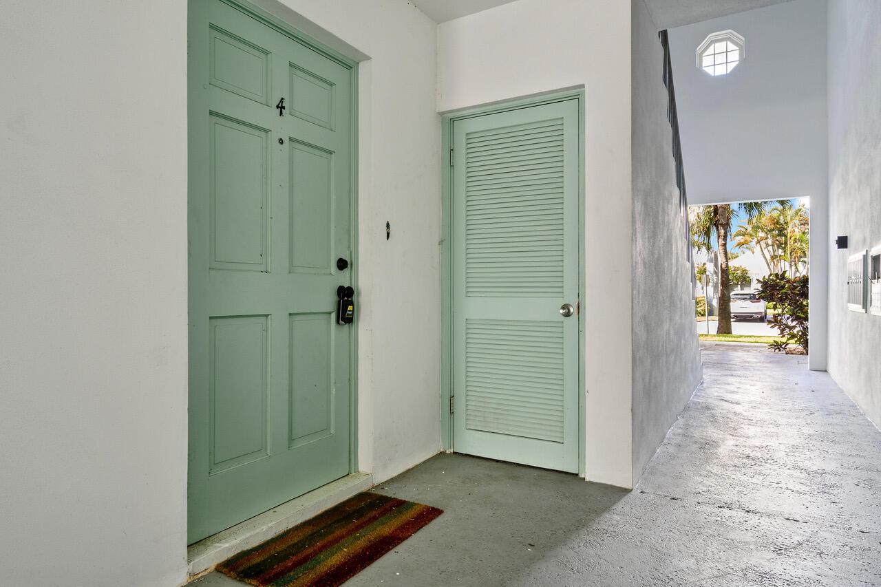 315 Venetian Drive 4