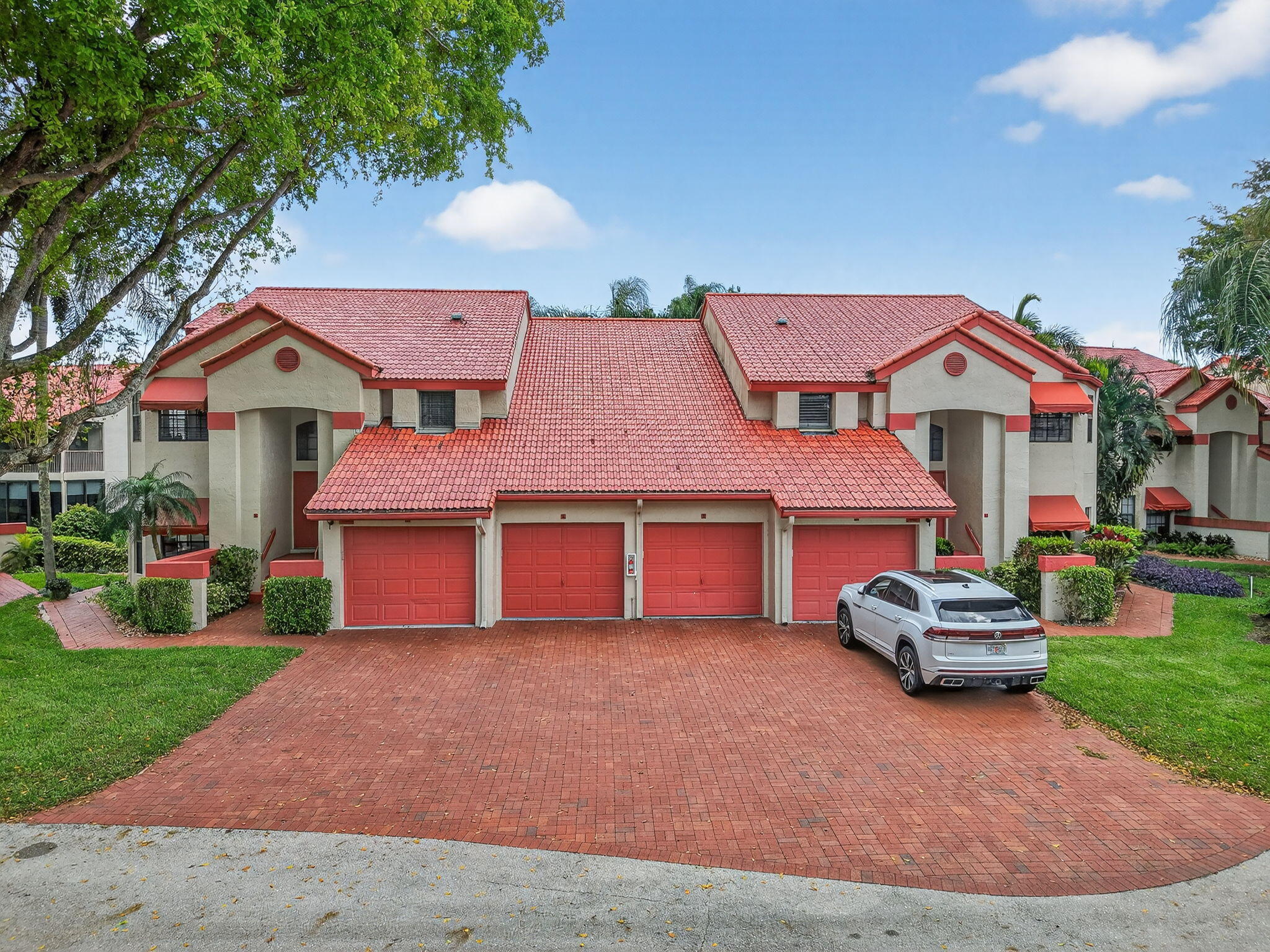 LEXINGTON CLUB VILLAS CONDO - Residential