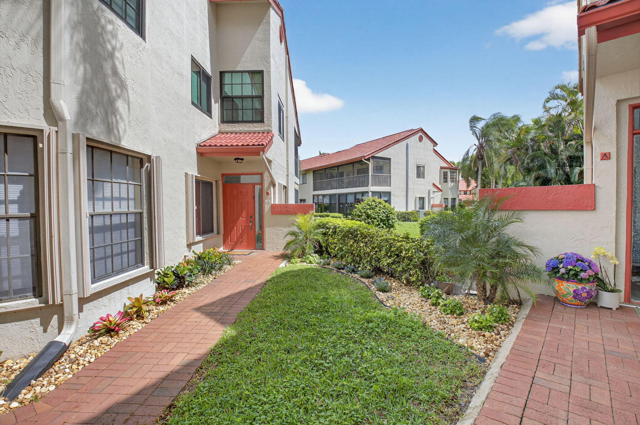 LEXINGTON CLUB VILLAS CONDO - Residential