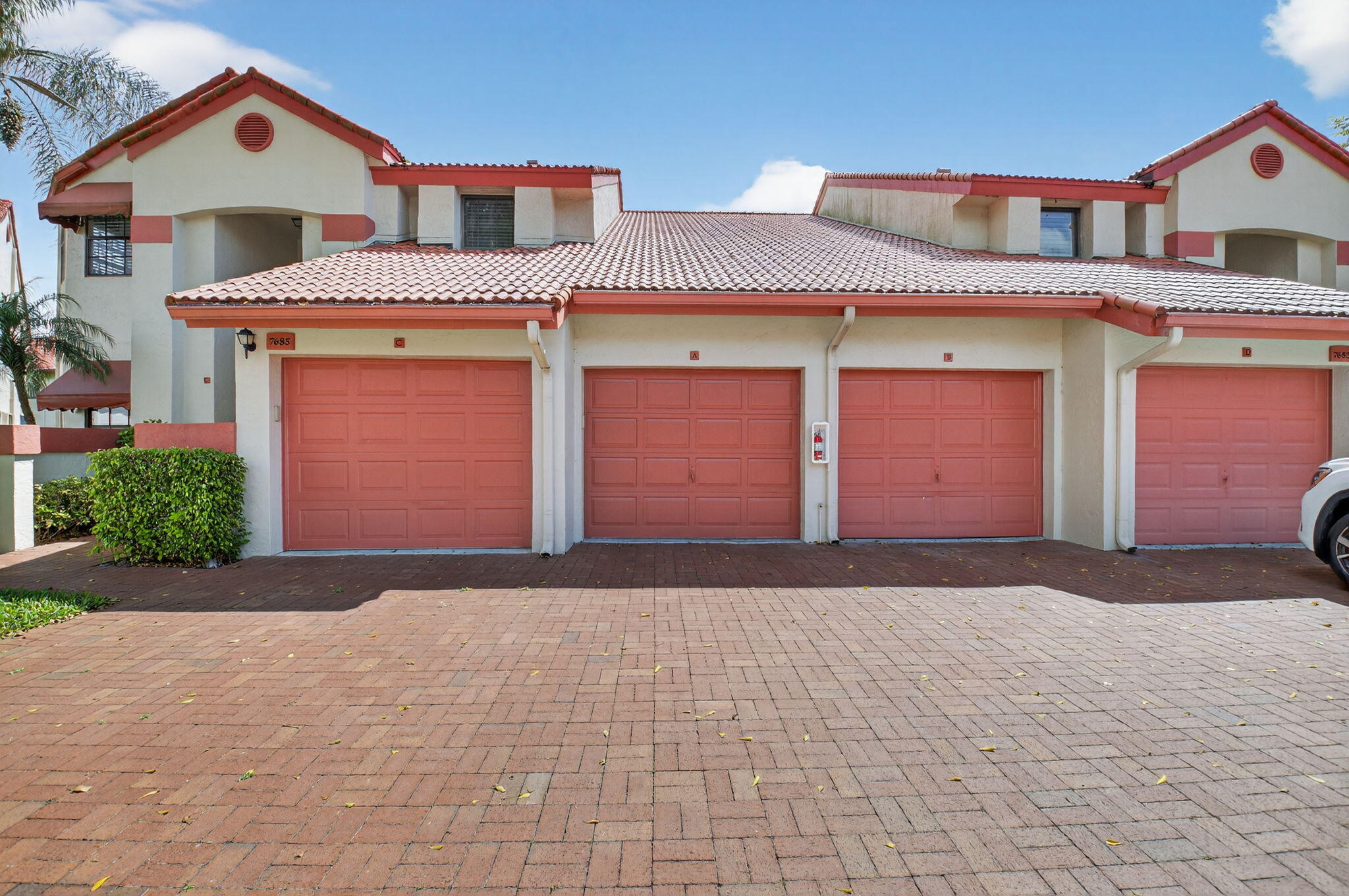 LEXINGTON CLUB VILLAS CONDO - Residential