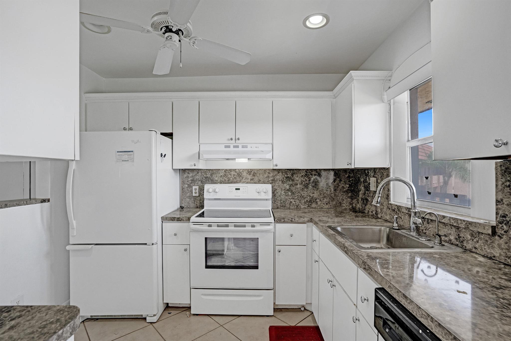 9700 Sunrise Lakes Boulevard 305