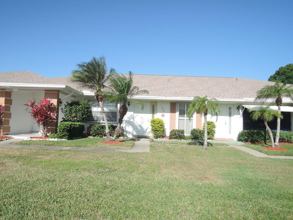 Photo of 519 Crooked Lake Lane #B, Fort Pierce, FL 34950 (MLS # R10973828)