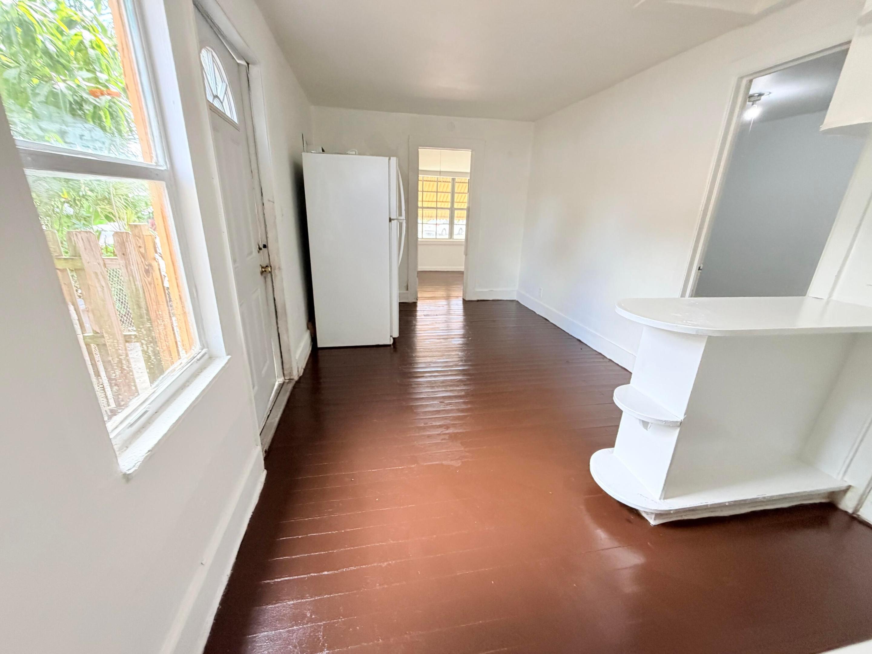 Photo 1 of 10 — 4343 Pinewood Avenue, West Palm Beach, FL 33407